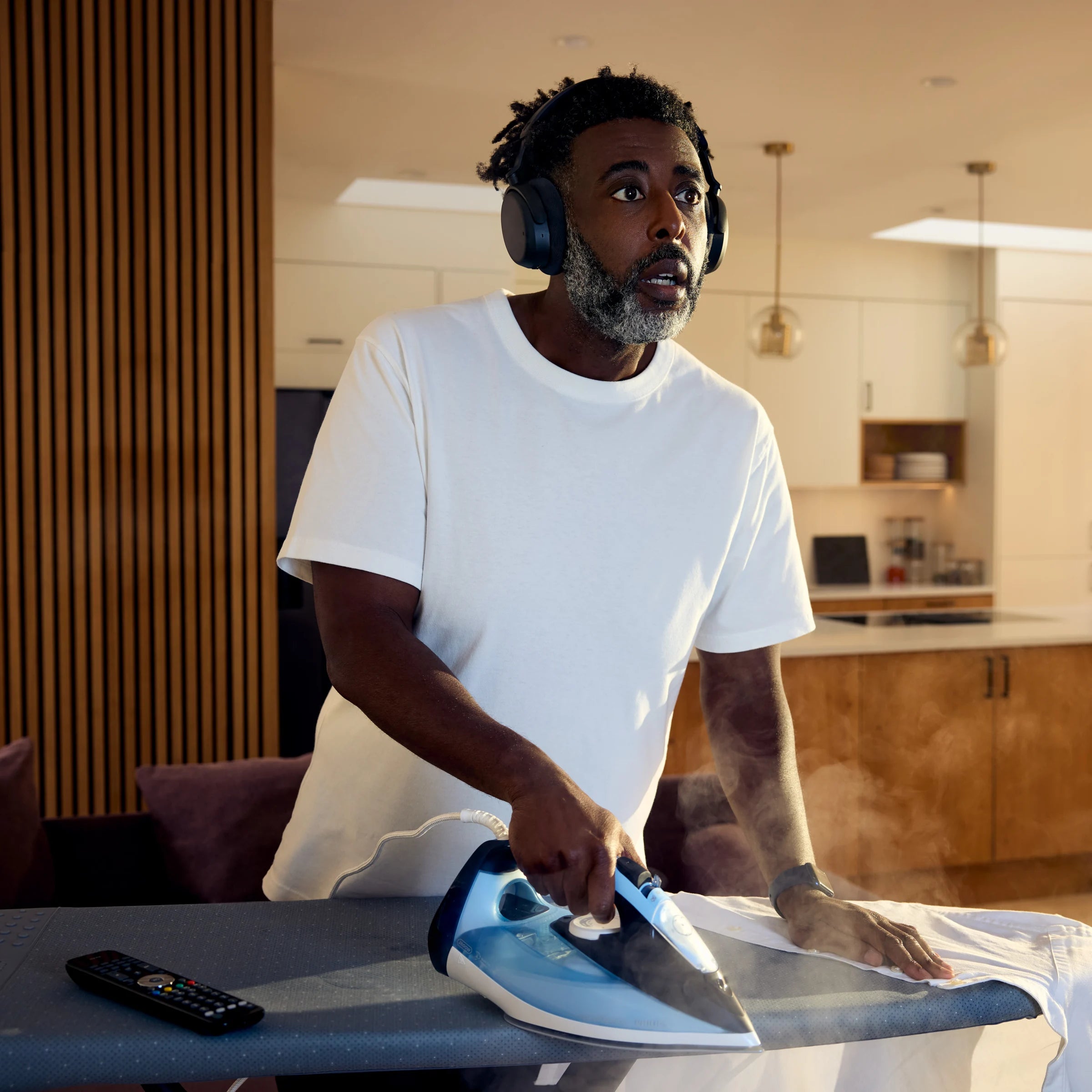 RS 275 TV Headphones - Bluetooth Auracast Headphones and Transmitter