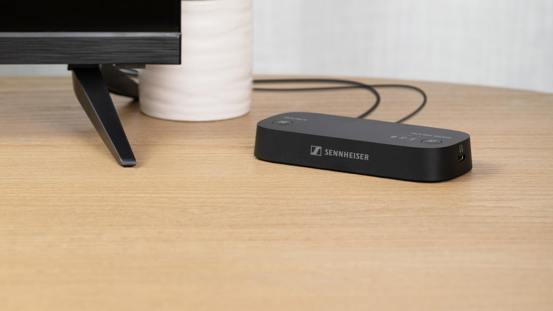  BTA1 Bluetooth Auracast Transmitter Desktop