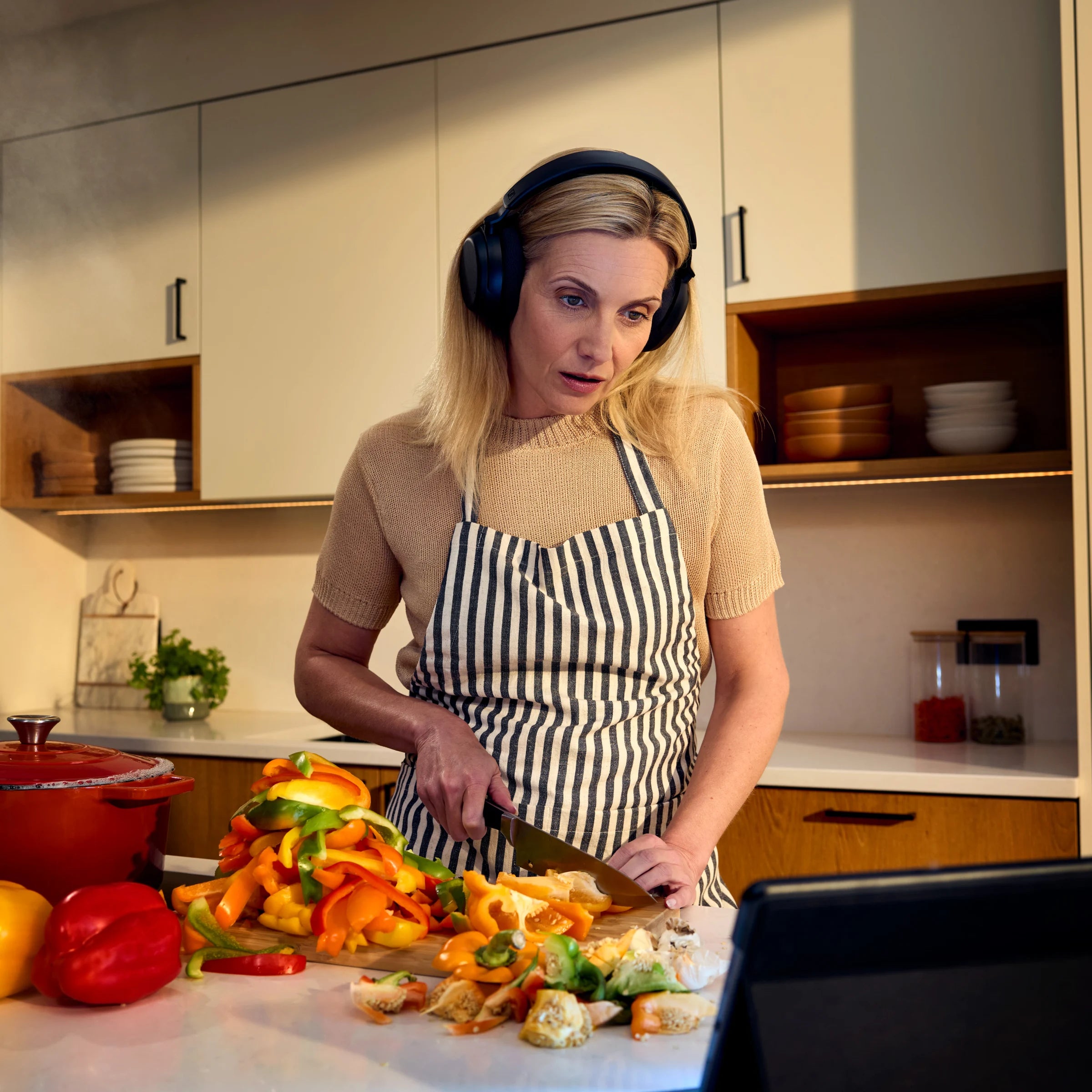 RS 275 TV Headphones - Bluetooth Auracast Headphones and Transmitter