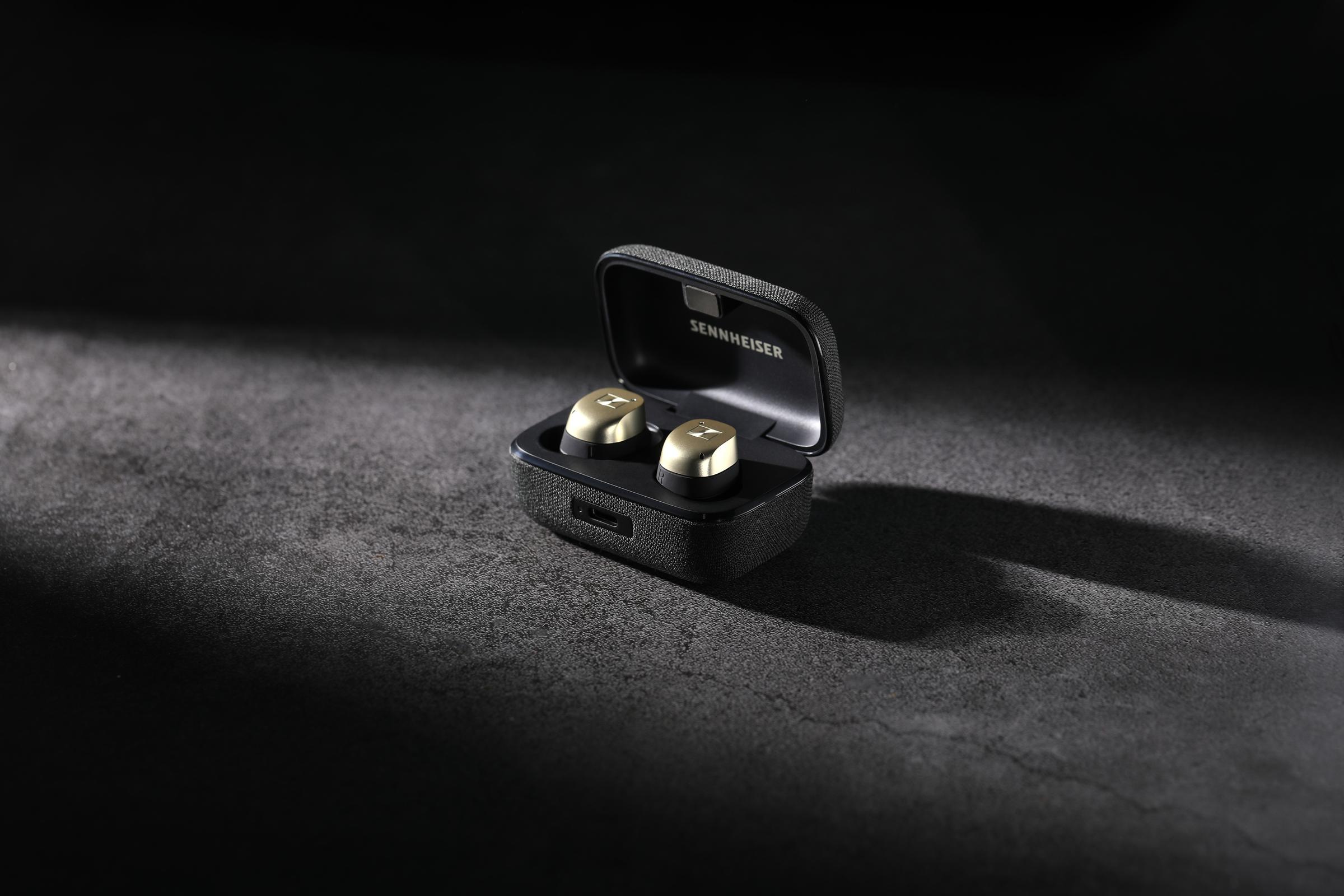 Metallic Gold Lifestyle 02