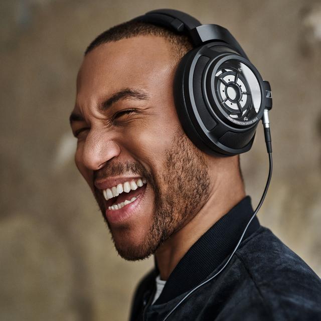 HD 820 Closed Back Over Ear Wired Audiophile Headphones