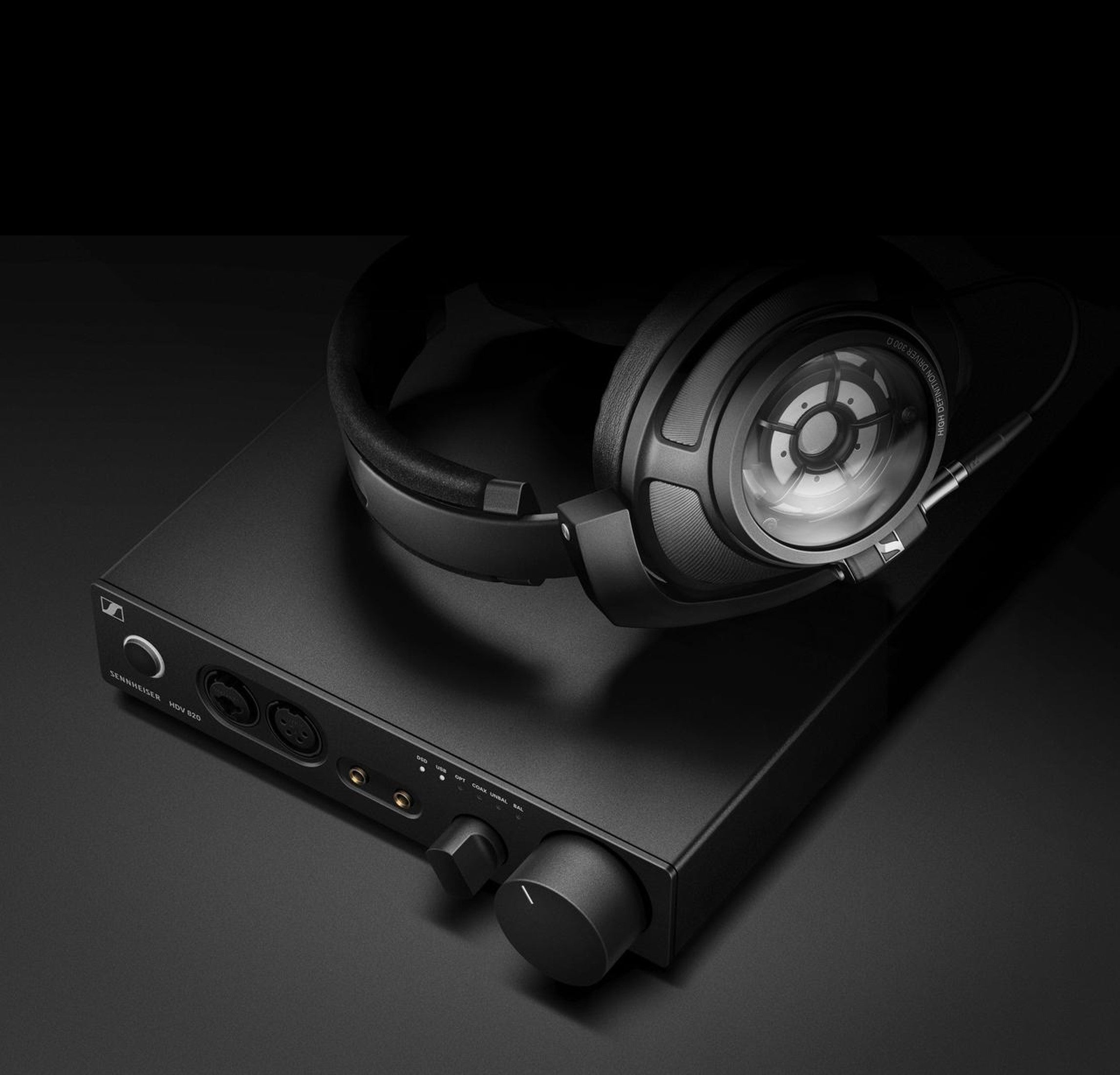 HD 820 Wired Audiophile Headphones & HDV 820 Hi-Fi Amplifier Bundle