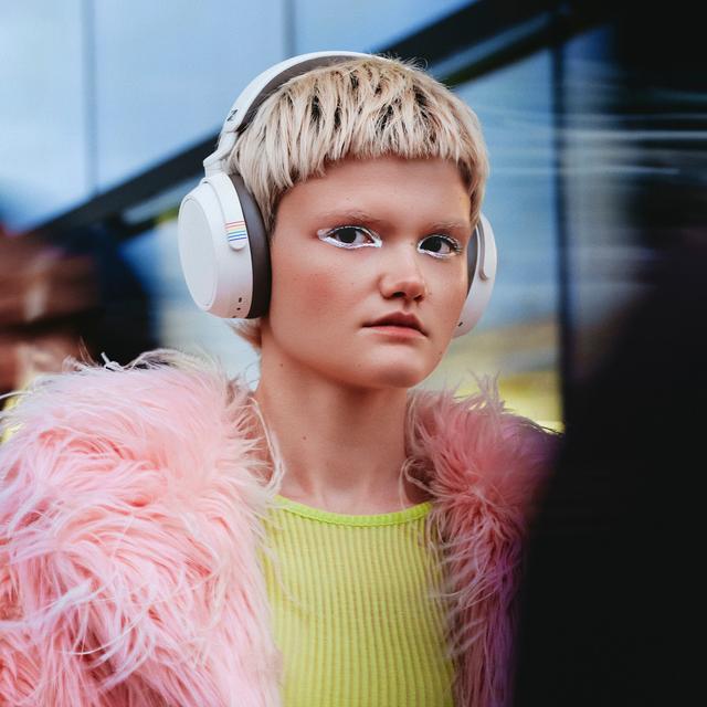 MOMENTUM 4 Wireless Over Ear Headphones Pride Edition