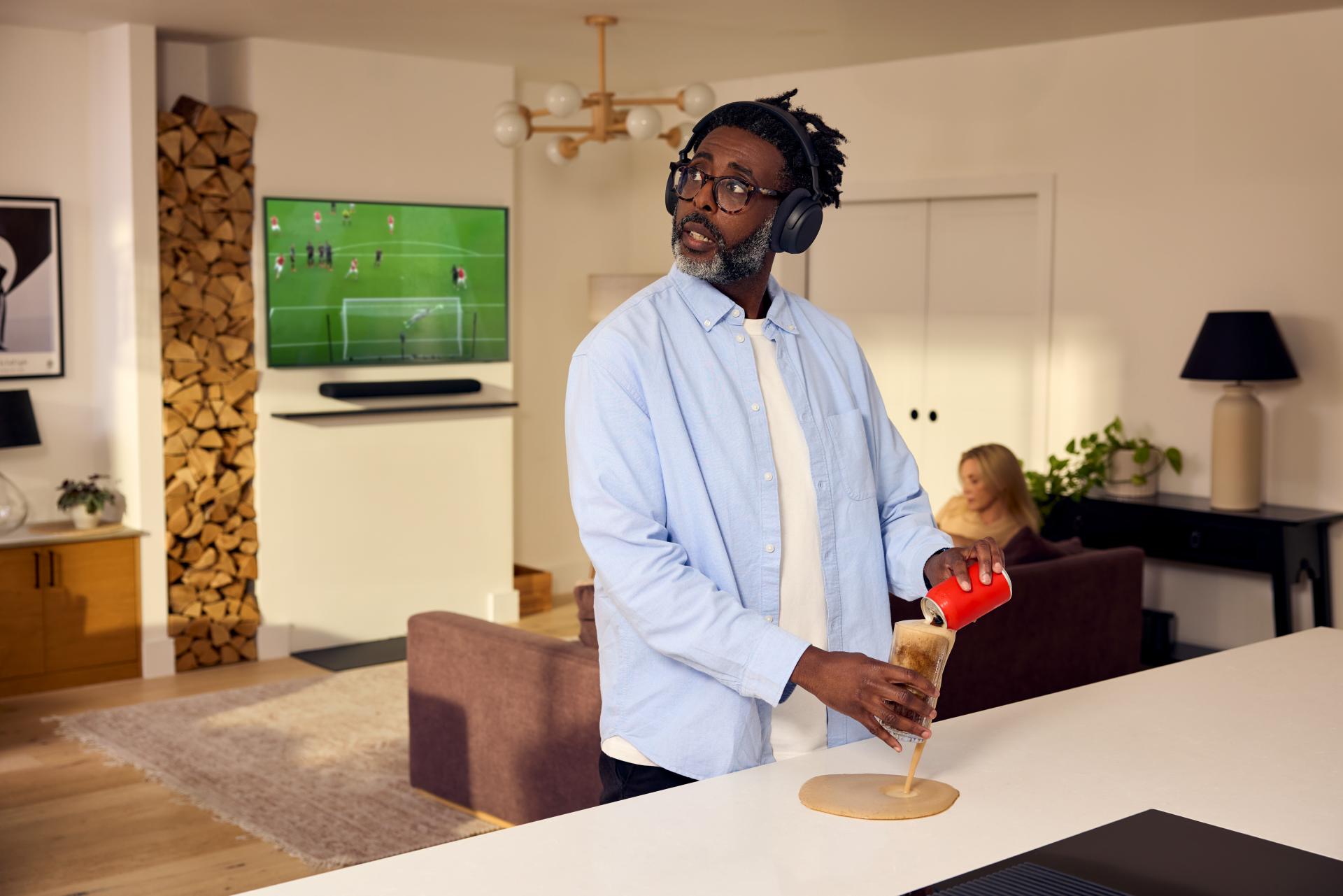  RS 255 TV Headphones - Bluetooth Auracast Headphones and Transmitter without stand Desktop