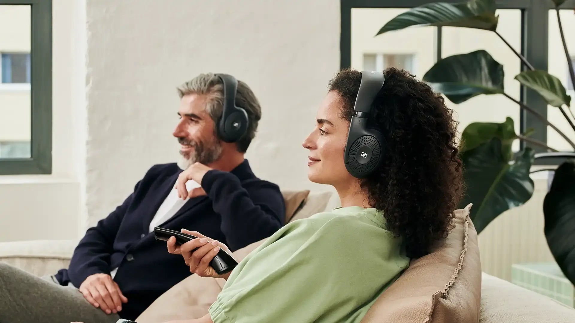  RS 120-W TV Listener Headset Desktop