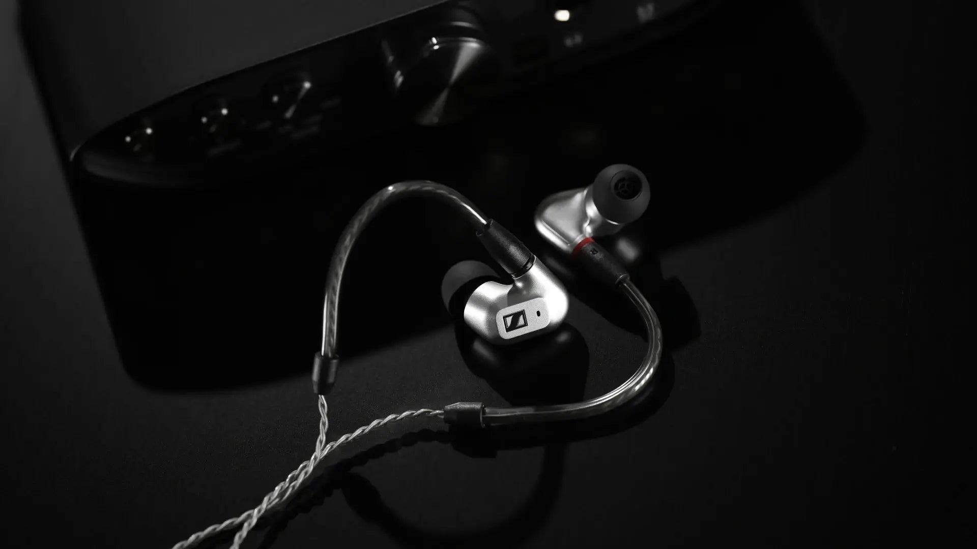  IE 200 Wired Audiophile In Ears Silver Edition Desktop
