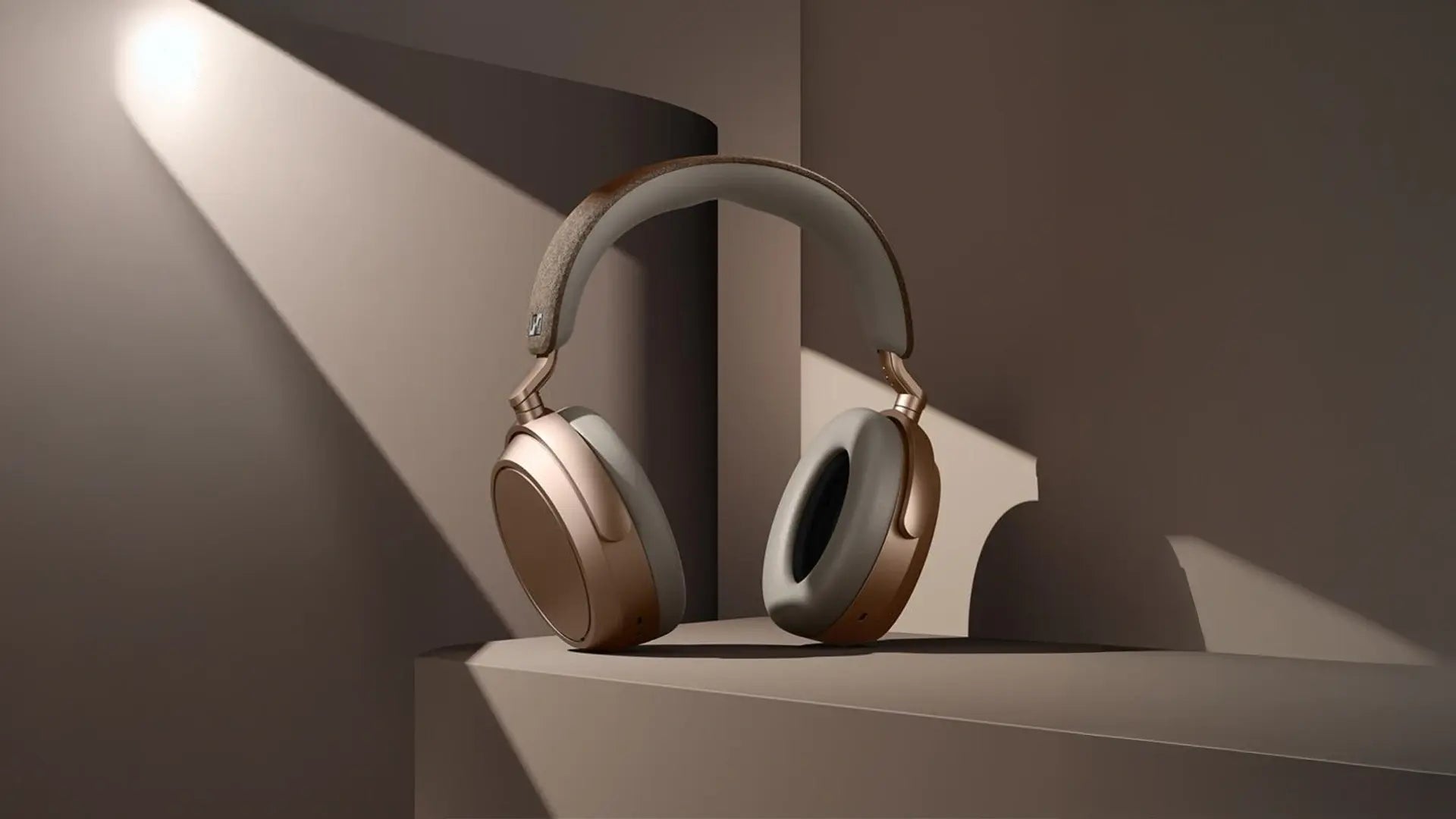 Brown MOMENTUM 4 Wireless Over Ear Headphones Desktop