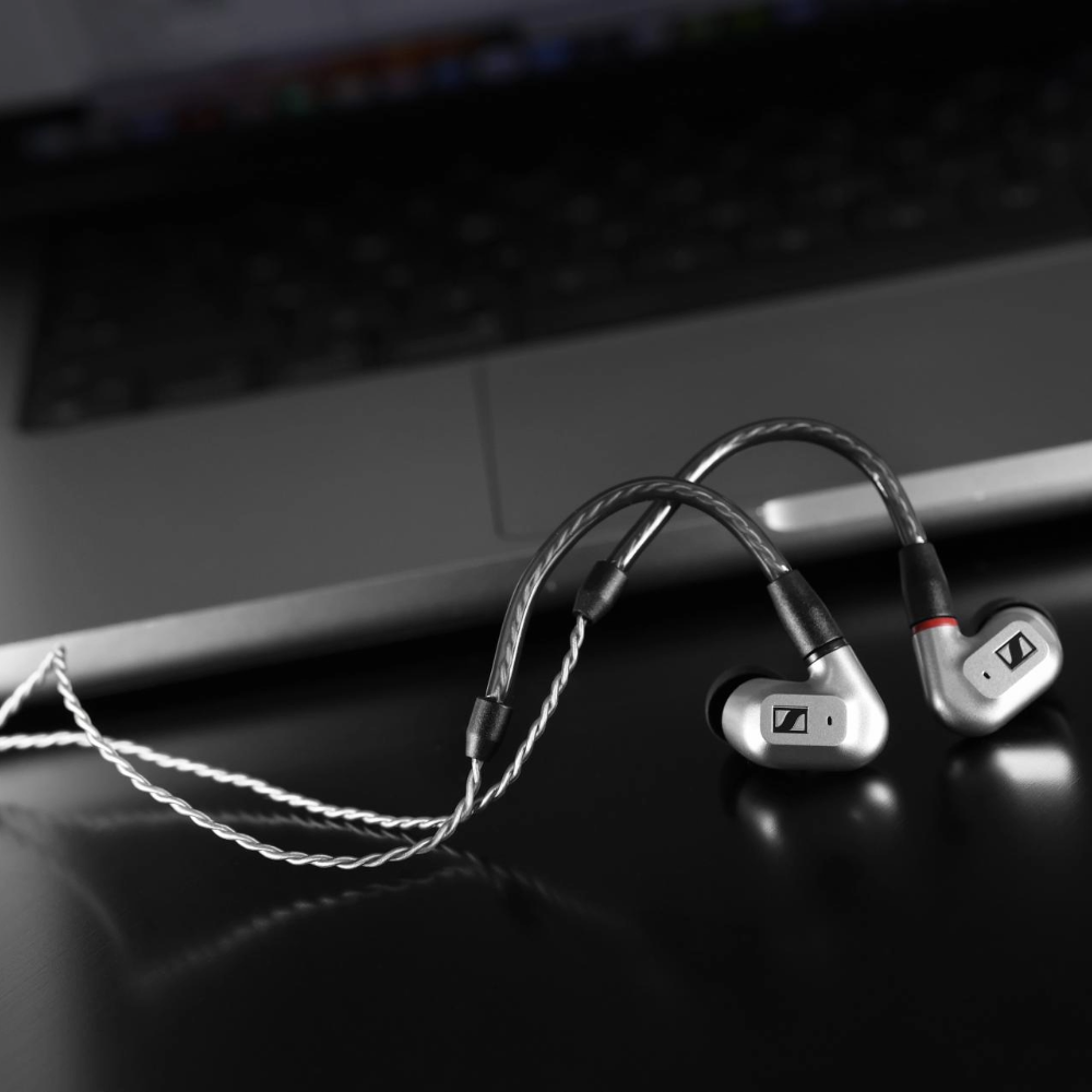 IE 200 Wired Audiophile In Ears Silver Edition